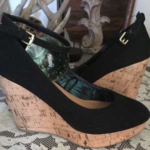 Report wedge heels